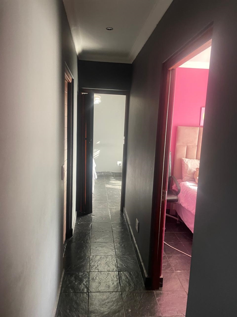 4 Bedroom Property for Sale in Gateway Manor North West